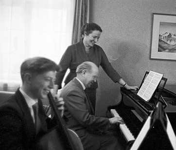 Werner Heisenberg and his family playing music